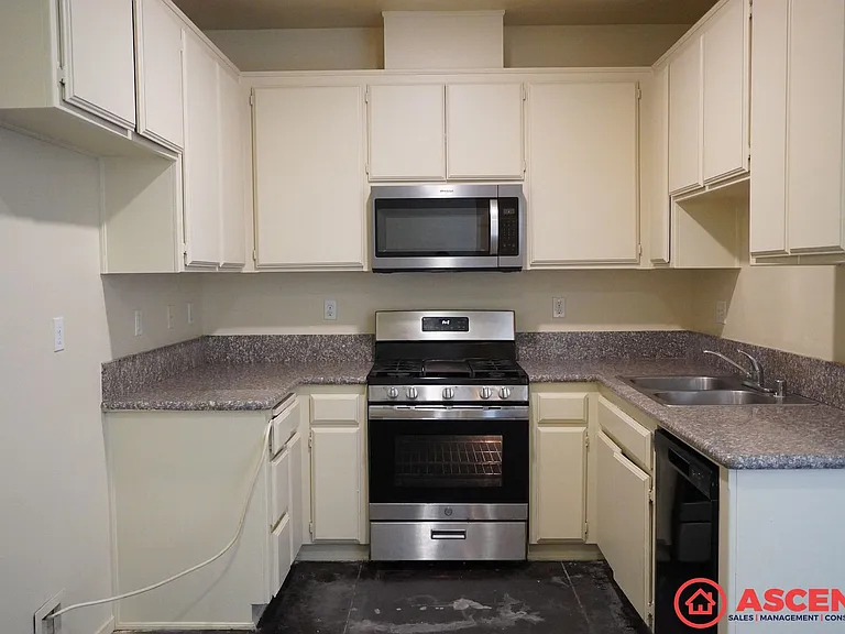 222 Harding Avenue — Photo 4