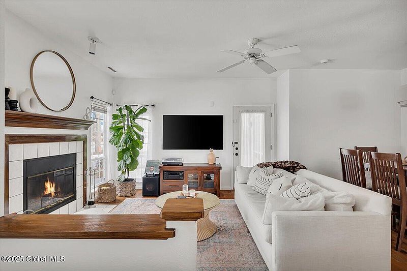 5th image of 711 Ridge Circle
