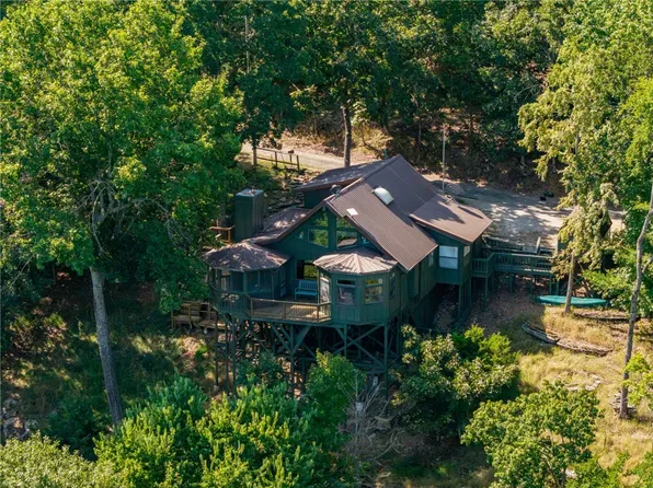 172 N Bluff Rd, Eureka Springs, AR 72631
