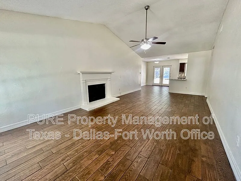 3 bed, 2.0 bath, 1430 sqft, $2,150 — Photo 2