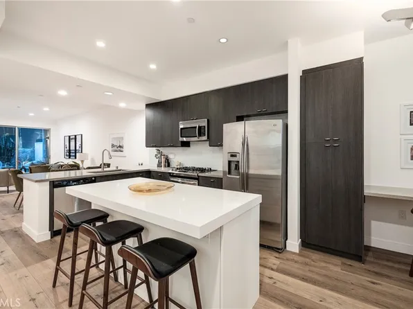 6001 Carlton Way APT 104, Los Angeles, CA 90028