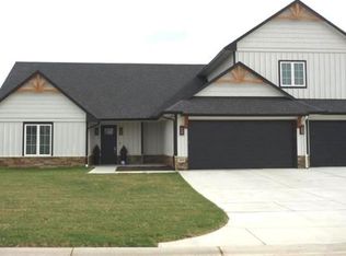 1522 N Emerald Valley Dr, Mulvane, KS 67110