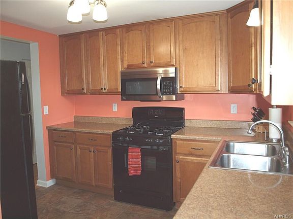 2nd image of 8020 Ashwood Dr