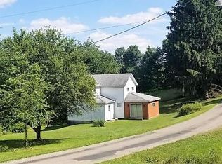 1756 Carriage Rd, Fairmount City, PA 16224