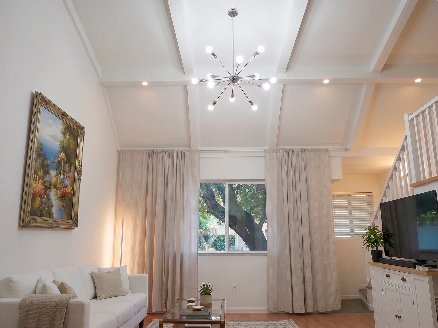 4 bed, 2400 sqft, $4,950 — Photo 1