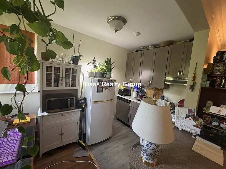 1331 W Greenleaf Ave #202 — Photo 14