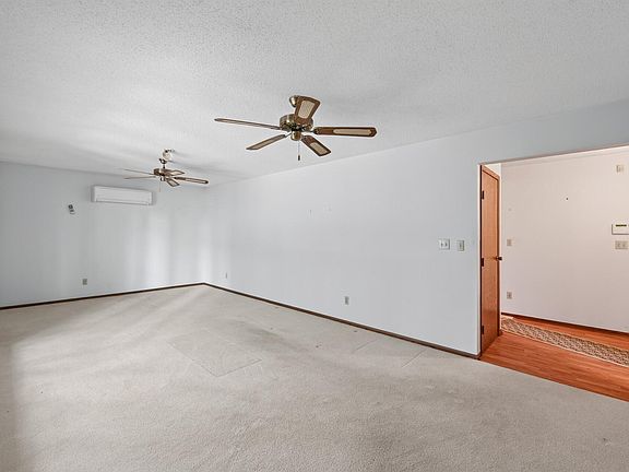5th image of 38954 10th Ave