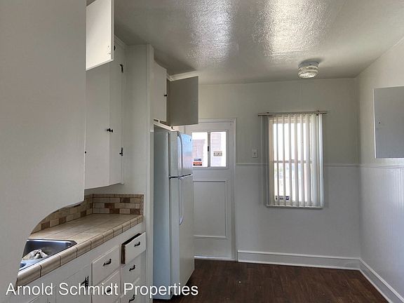 3rd image of 2121 Grove St