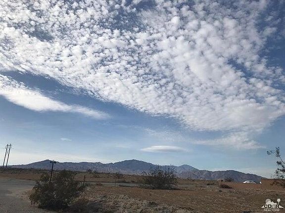 3rd image of 2531 Butte Pl