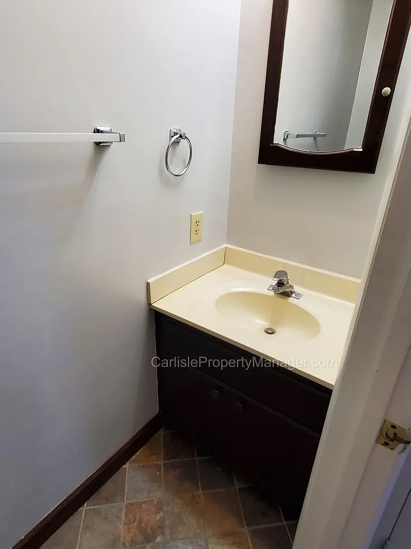 Pet Friendly 3 beds, 1.5 bath, central A/C, off-street parking, basement with included laundry, a... — Photo 4