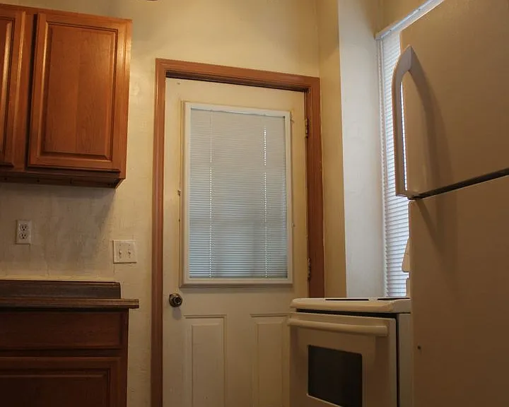42 Laurel St — Photo 3