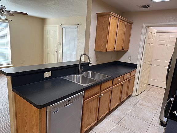 4th image of 8131 Doreen Ave