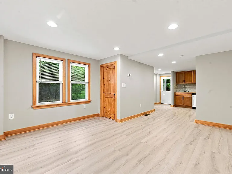 705 Forrest Ave — Photo 5