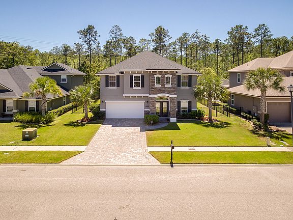 3rd image of 264 Ellsworth Cir