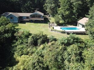 8 Birch Bluff Rd, Montgomery, MA 01085