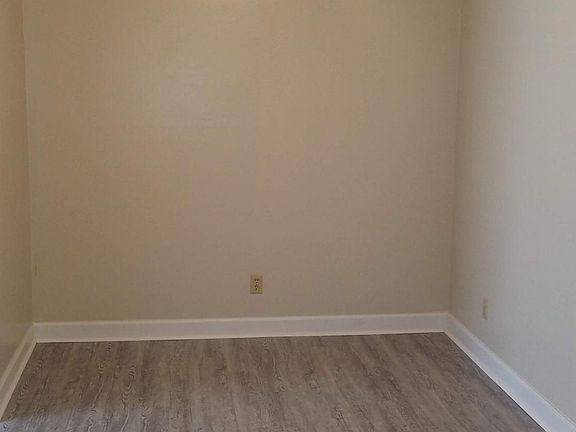 5th image of 1120 E 9th St APT 40