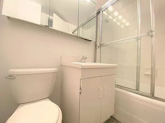 Rented by Manhattan Realty Group | media 15