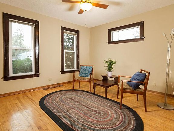 4th image of 924 Fremont Ave