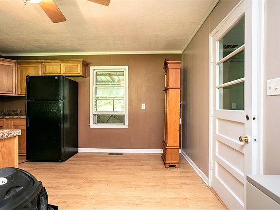 5th image of 97 Hickory Ct