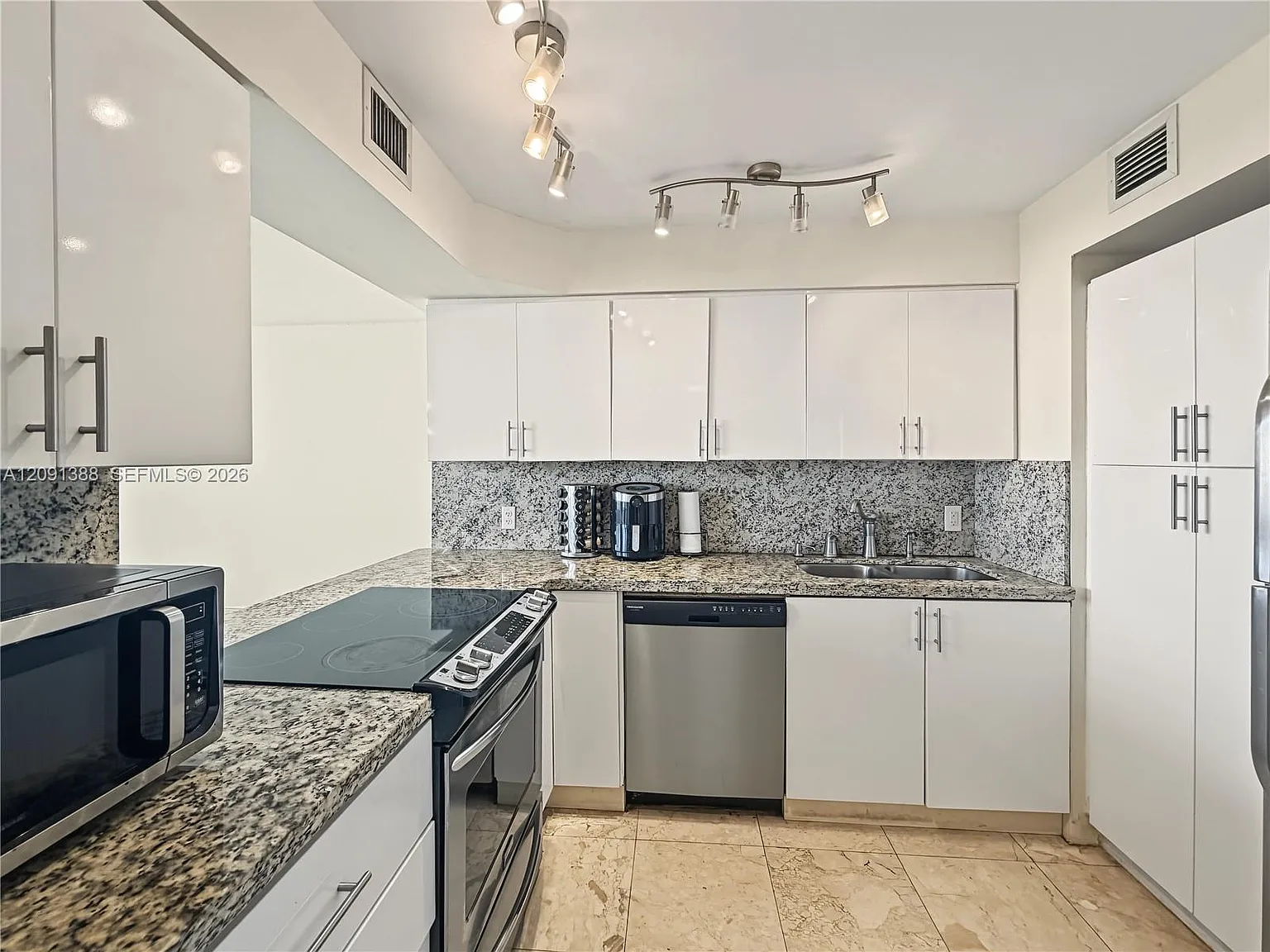 King Cole Condo — Photo 4