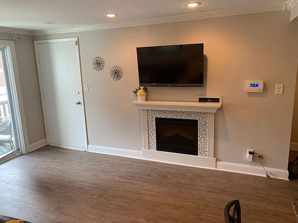 Living Room with fireplace 