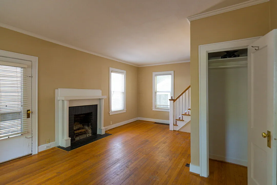 3 bed, 1.5 bath, 1360 sqft, $2,600 — Photo 4