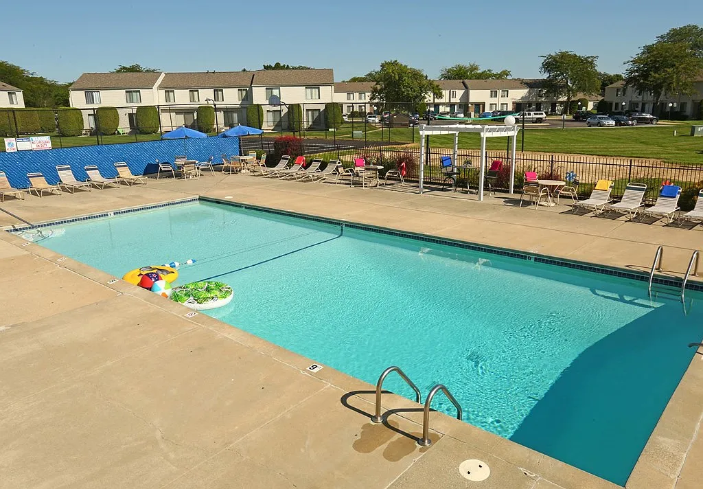 Waterside Apartments — Photo 1