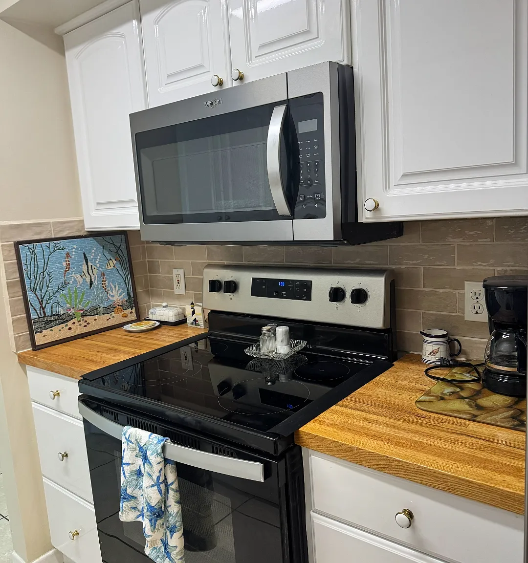501 E Bay Dr — Photo 3