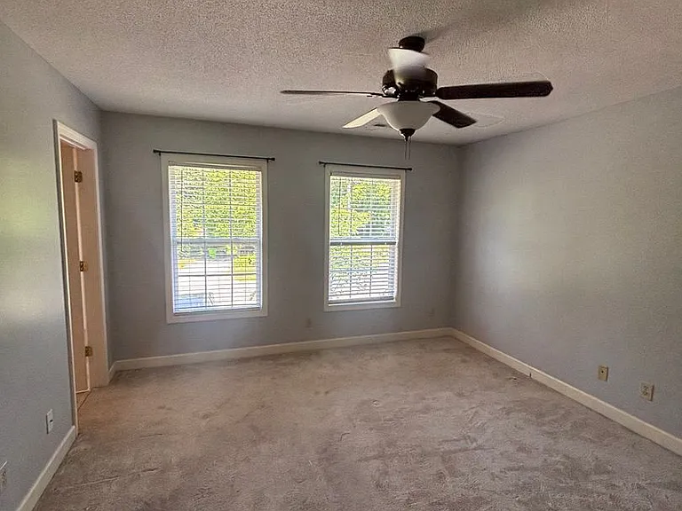 277 N Oak Ave — Photo 11