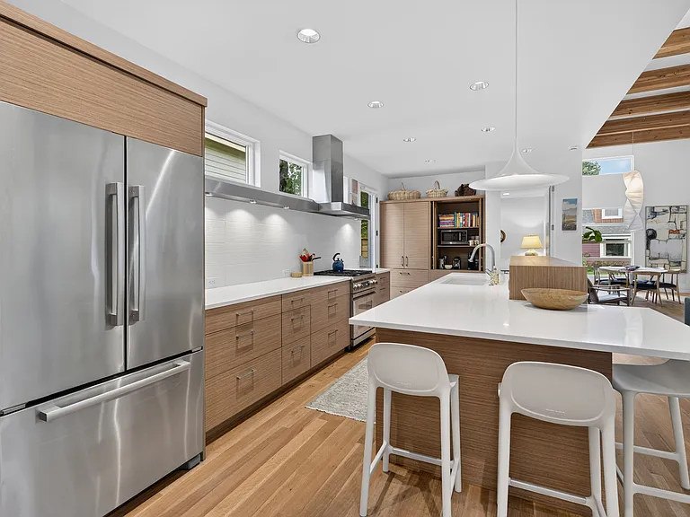 923 NW Albany Ave — Photo 38