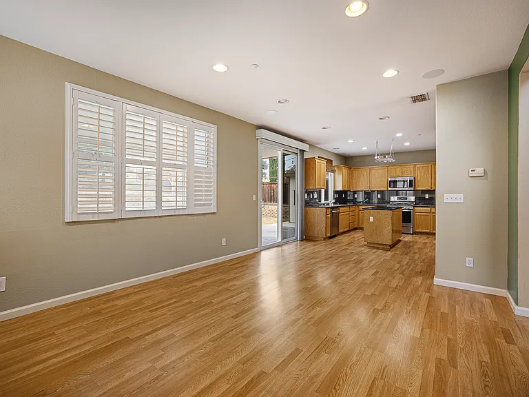 729 Copperfield Ct — Photo 11