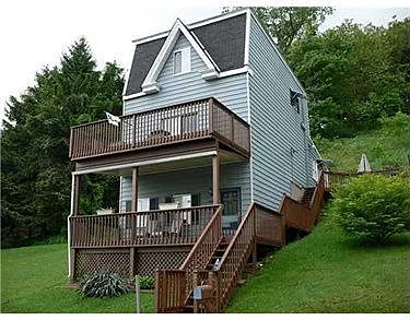 209 Logan St photo 1