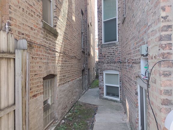 5th image of 1529 S Central Park Ave #1