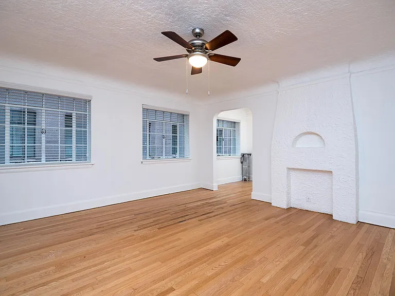 Metropolitan Apartments — Photo 11