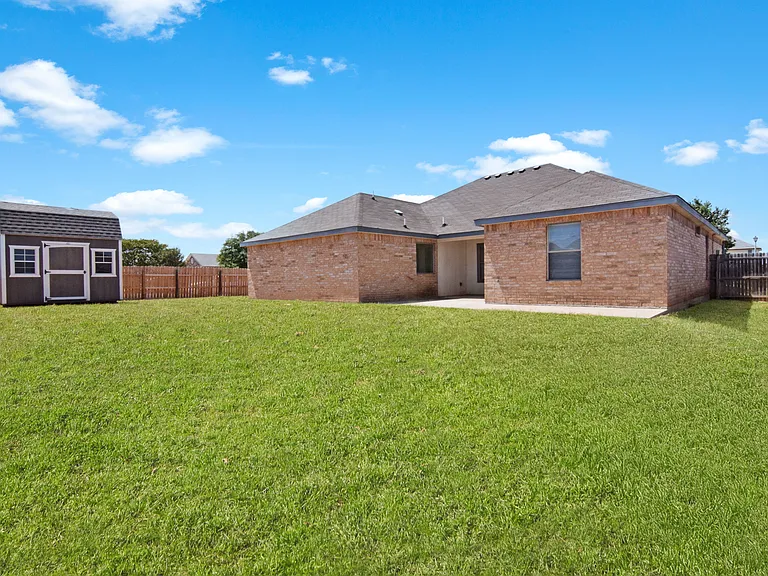 300 Curtis Dr — Photo 22