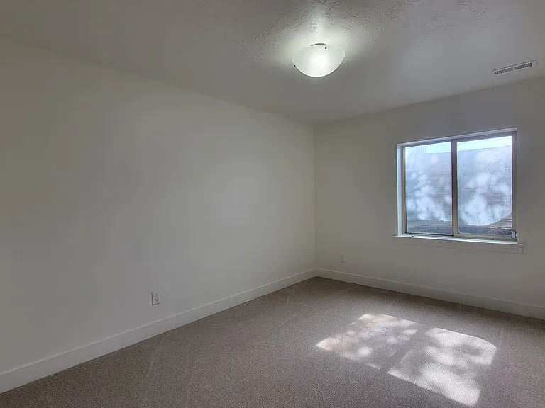 1652 W Brooke St — Photo 16