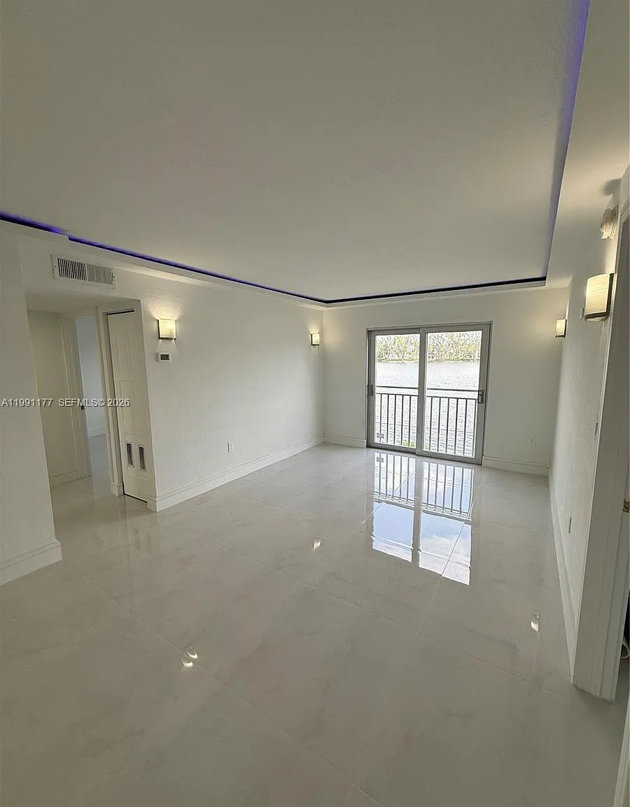 3 bed, 2.0 bath, 1190 sqft, $3,000 — Photo 3
