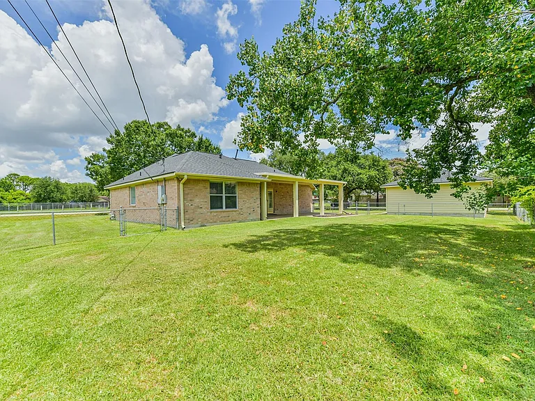 2401 Woody Rd — Photo 30