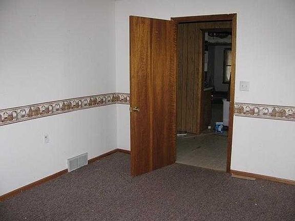 5th image of 202 E Merrimac St