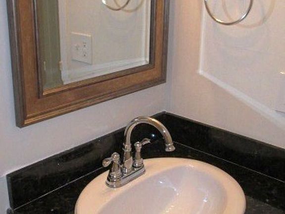5th image of 1075 NE 39th St #209