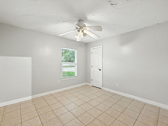 4th image of 3529 Alexandria Dr
