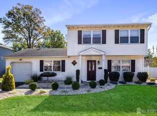 11 Marie Ln, Edison, NJ 08817