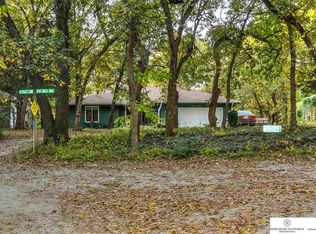 15135 Oak Ridge Dr, Louisville, NE 68037