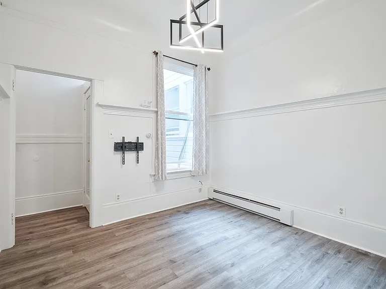 643 Oak St #5 — Photo 8