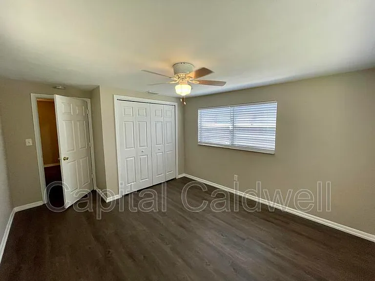 1904 E Emma St — Photo 17