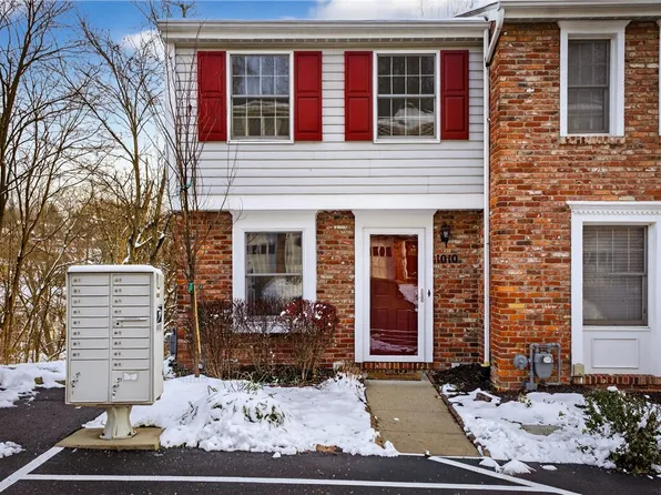 1010 Timberidge Dr, Bethel Park, PA 15102