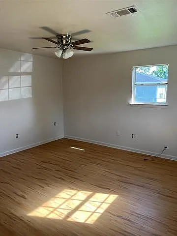 3 bed, 1.0 bath, 950 sqft, $1,350 — Photo 4