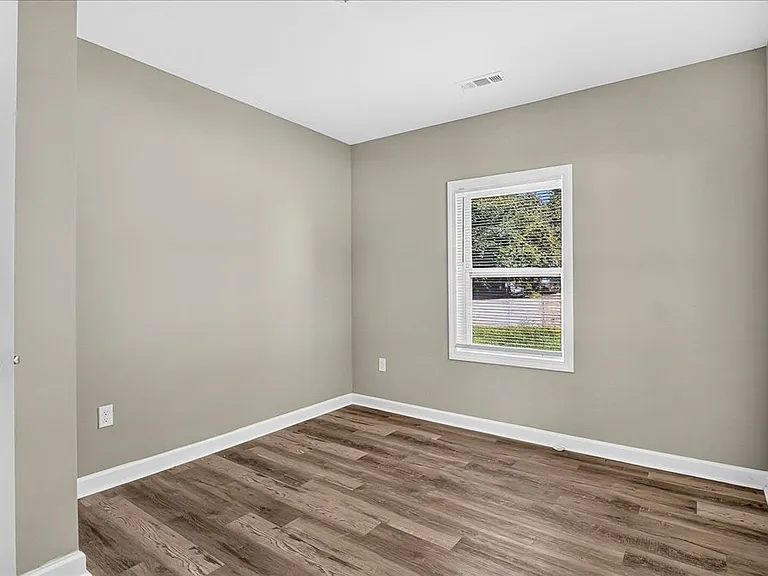 415 Spring Ct — Photo 5