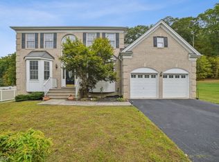 11 Chestnut Way, Flanders, NJ 07836