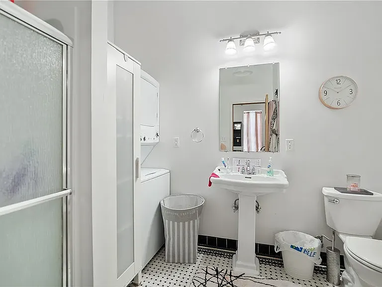 204 2nd St #1 — Photo 7